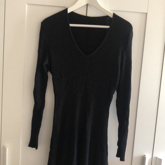 Ribbed V Neck Dress - Picture 7 of 8